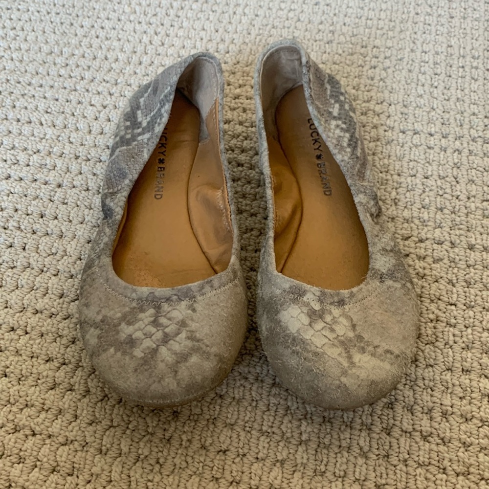 Women’s flats